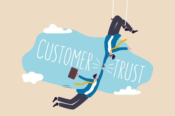 δύο άντρες δίνουν τα χέρια για εμπιστοσύνη των πελατών